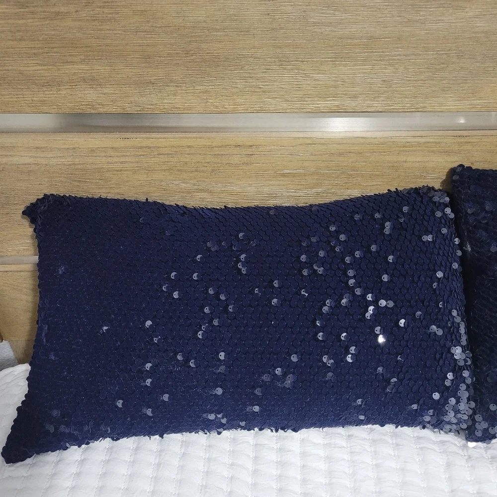 Aviva Stanoff Set of 2 rectangular throw pillows 12" x 20" NEW VELVET/Sequin - Picture 4 of 7